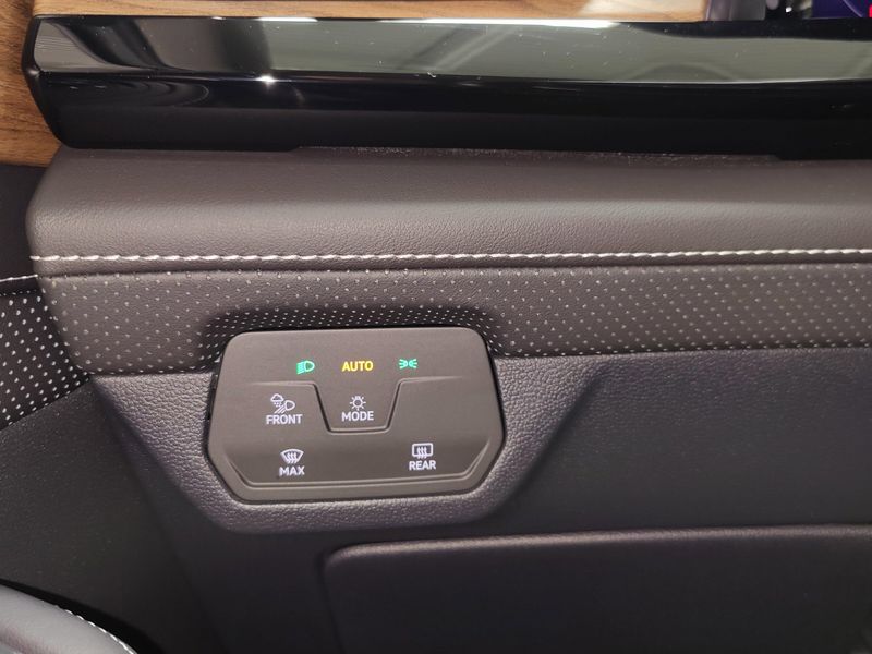 Used 2025 Volkswagen Atlas SE AWD w/TechnologyImage 28