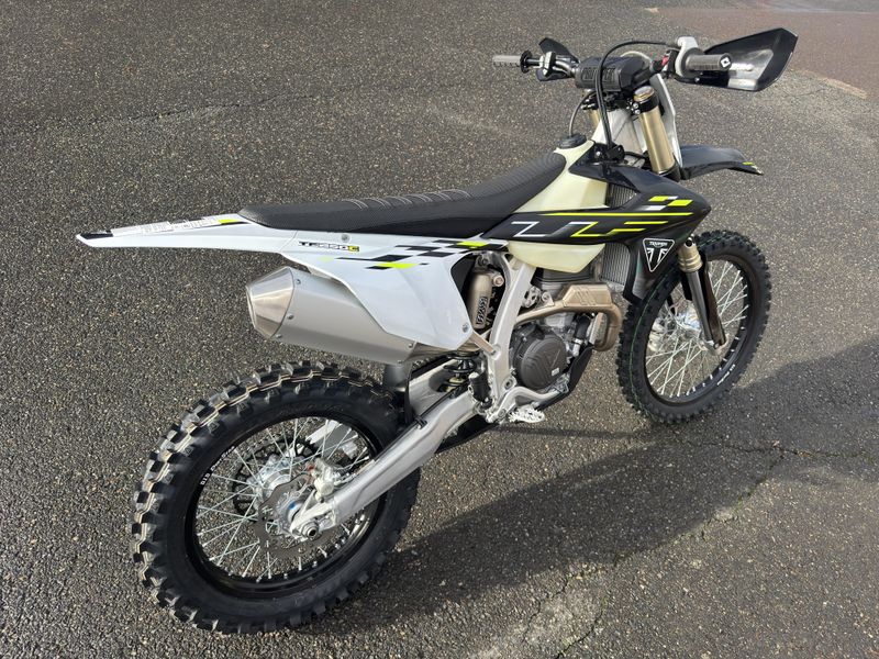 2026 Triumph TF 250 - C - JET BLACK - PURE WHITE 