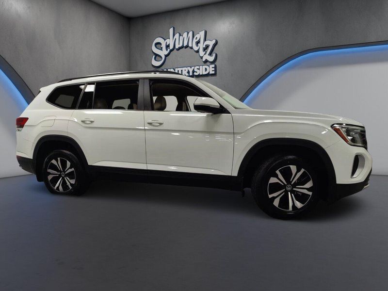 Used 2024 Volkswagen Atlas SE 4-Motion AWDImage 3