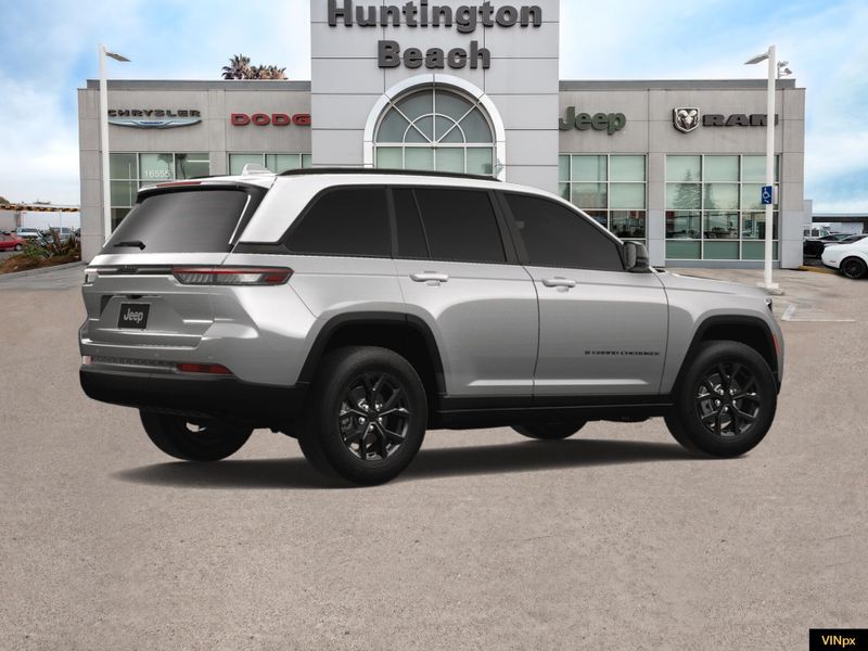 2025 Jeep Grand Cherokee Altitude 4x2Image 8