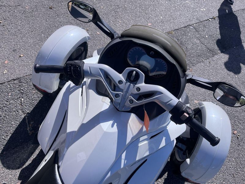 Used 2014 Can-Am RD SPYDER RS 991 SE5 WP 14 CALI Image 15