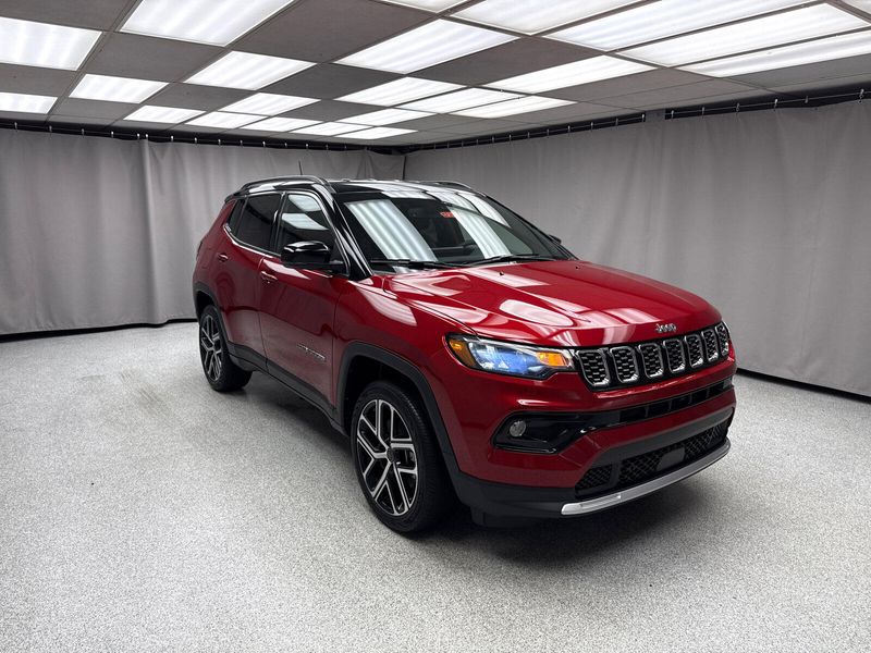 New 2025 Jeep Compass Limited 4x4Image 4