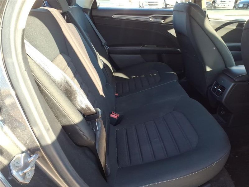 Used 2019 Ford Fusion SEImage 9