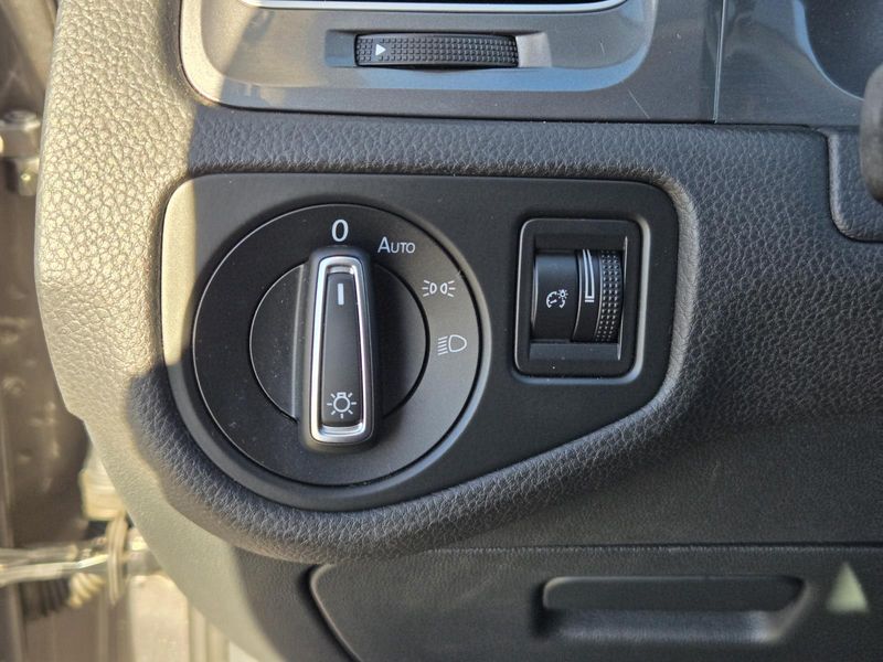 Used 2016 Volkswagen e-Golf 4dr HB SE