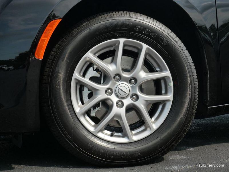 New 2025 Chrysler Voyager LXImage 26