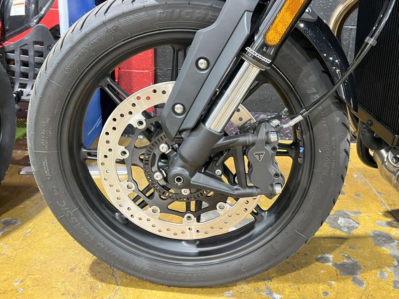2025 Triumph SPEED TWIN 900 Image 2