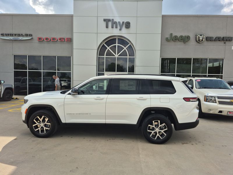 New 2025 Jeep Grand Cherokee L Limited 4x4Image 39