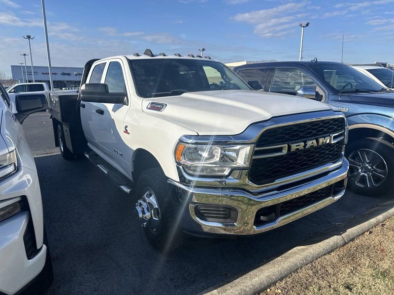 2019 RAM 3500 Chassis TradesmanImage 3