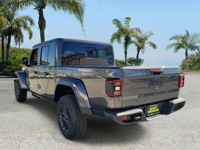 New 2026 Jeep Gladiator Sport S 4x4