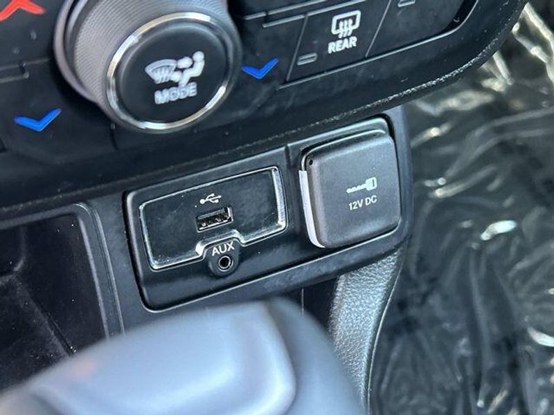 Used 2018 Jeep Renegade LatitudeImage 27