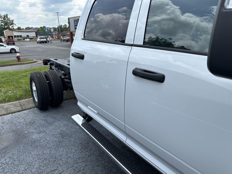 New 2025 RAM 3500 Tradesman Crew Cab Chassis 4x4 60