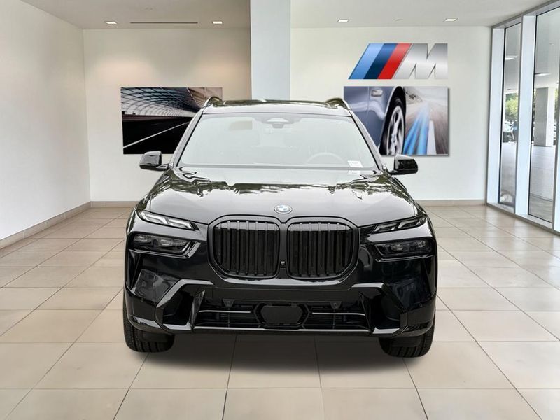 2026 BMW X7 xDrive40iImage 3