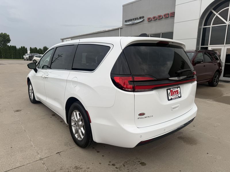 Used 2024 Chrysler Pacifica Touring LImage 36
