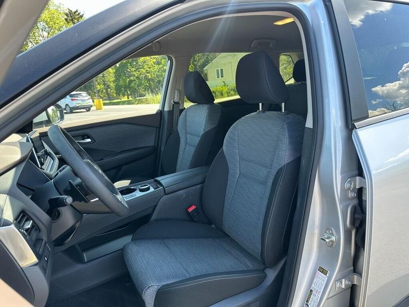 2023 Nissan Rogue SV photo 10