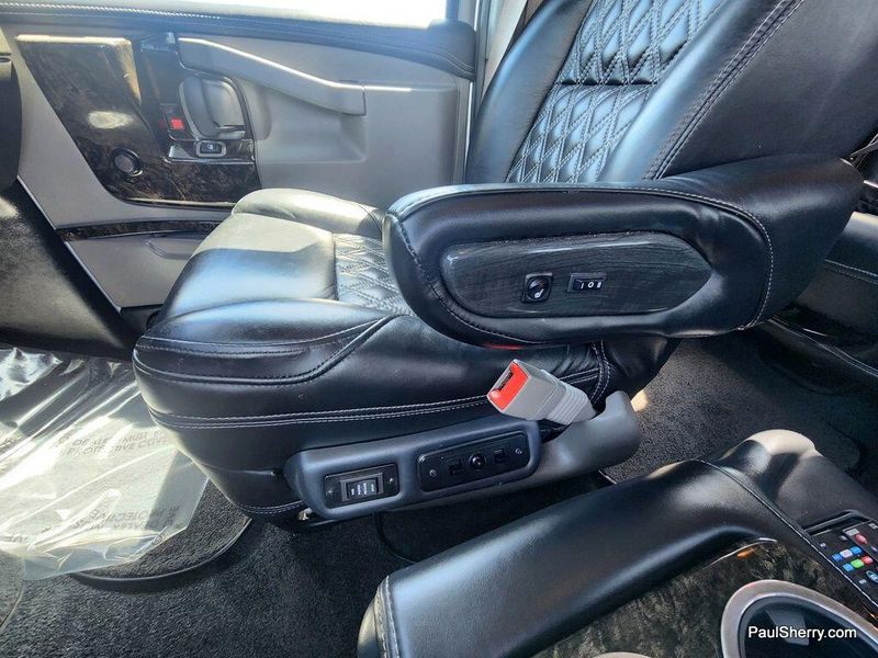 2023 Chevrolet Express Image 34
