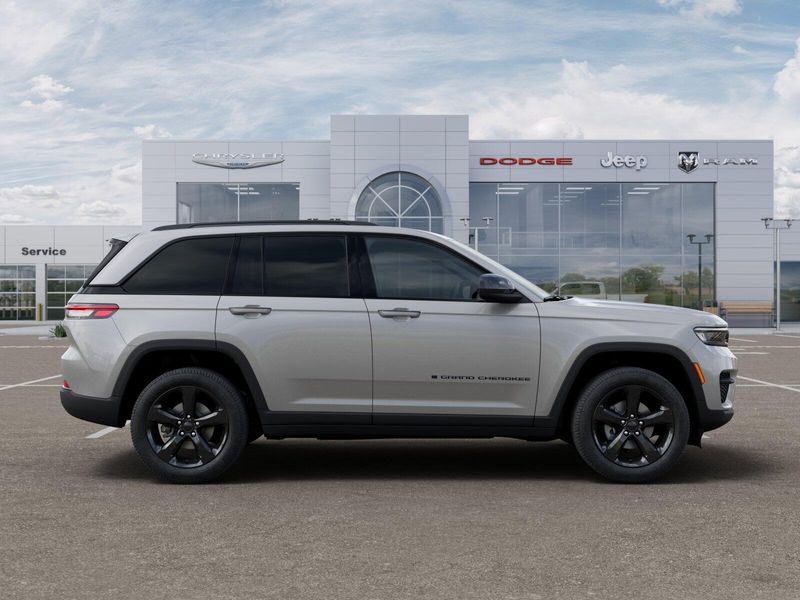 New 2025 Jeep Grand Cherokee Altitude 4x2Image 28