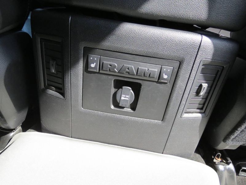 Used 2015 RAM 1500 Laramie 4x4 4dr Crew Cab 5.5 ft. SB PickupImage 29