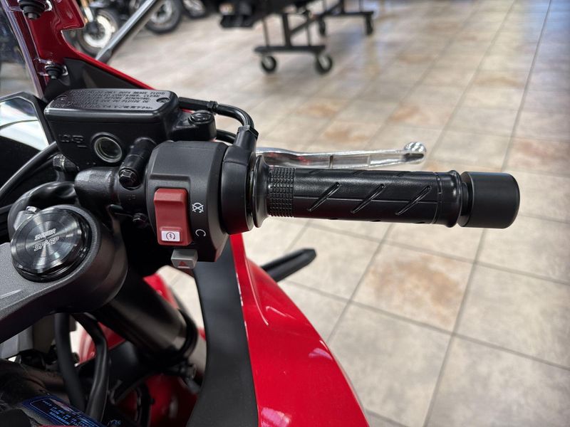 New 2026 Honda CBR650R E-CLUTCH Image 24