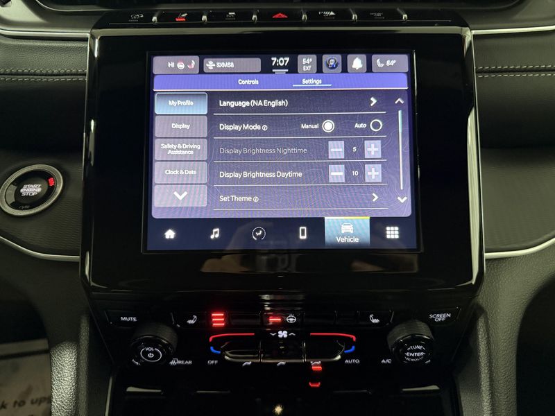 New 2025 Jeep Grand Cherokee L Altitude 4x4Image 32