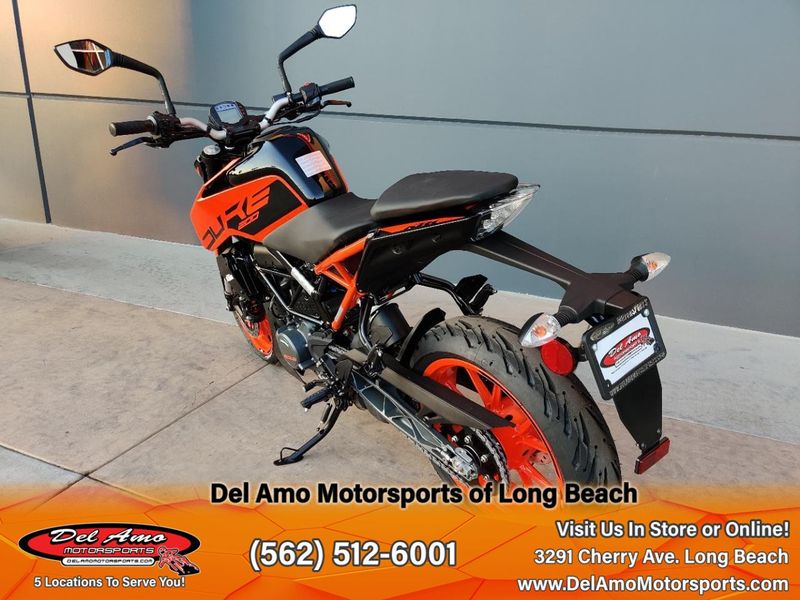 2023 KTM 200 DUKE  in a ORANGE exterior color. Del Amo Motorsports of Long Beach (562) 362-3160 delamomotorsports.com 