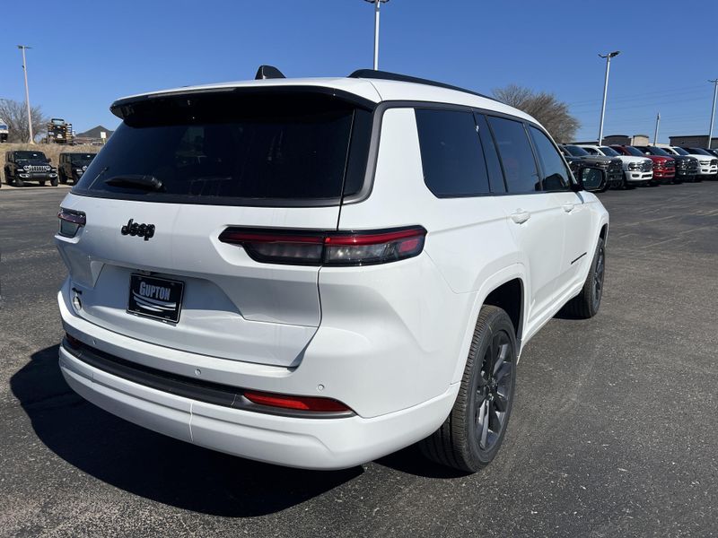 New 2026 Jeep Grand Cherokee L Limited Reserve 4x4Image 7