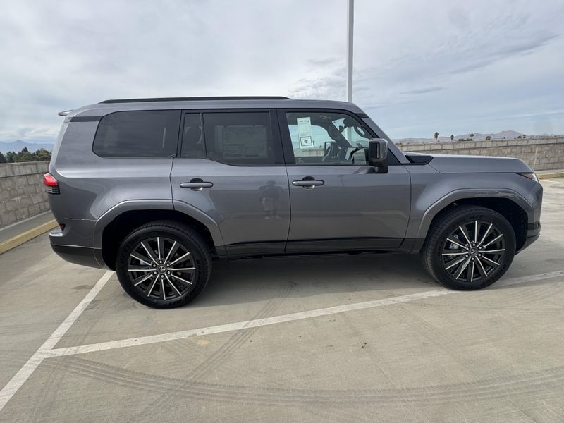 New 2026 Lexus GX 550 OvertrailImage 12