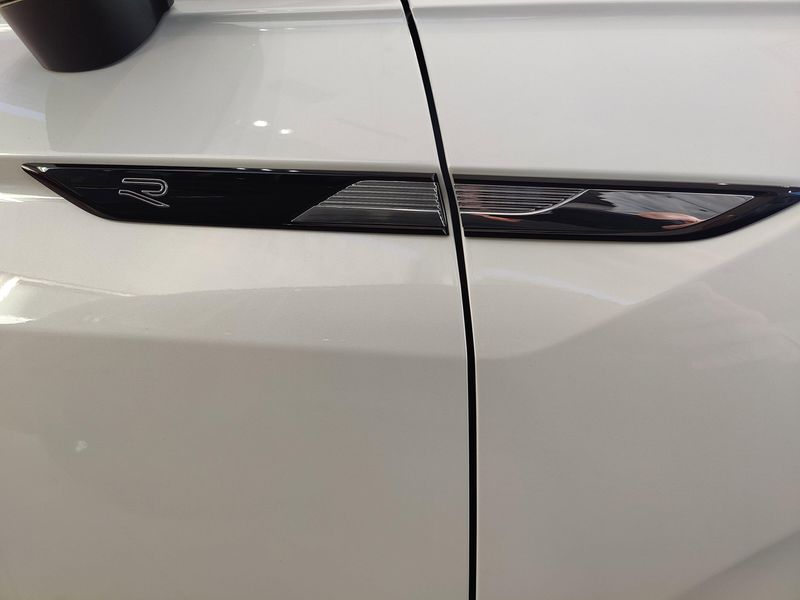 2024 Volkswagen Tiguan SE R-Line Black AWD w/SunroofImage 6