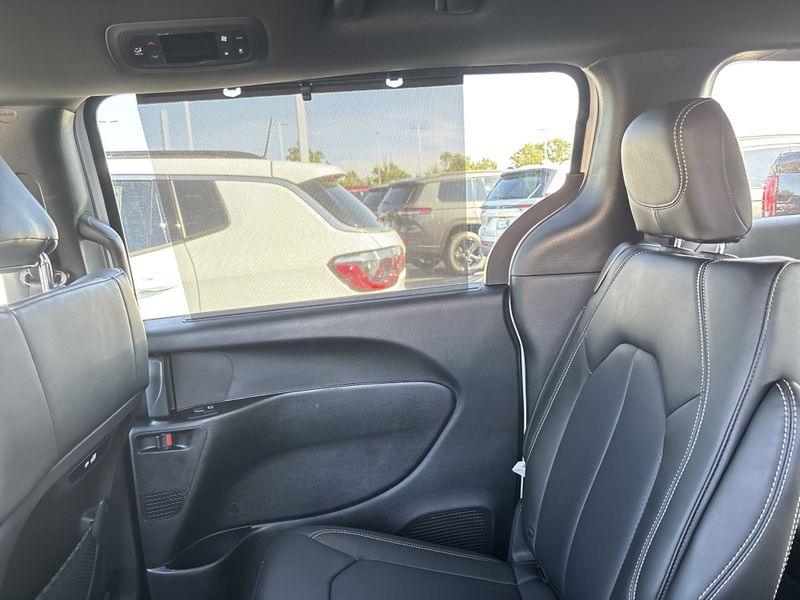 New 2026 Chrysler Pacifica SelectImage 22