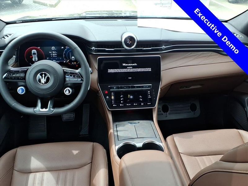 New 2025 Maserati Grecale Image 13