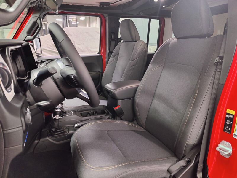 Used 2025 Jeep Wrangler 4xE Sahara 4WDImage 13