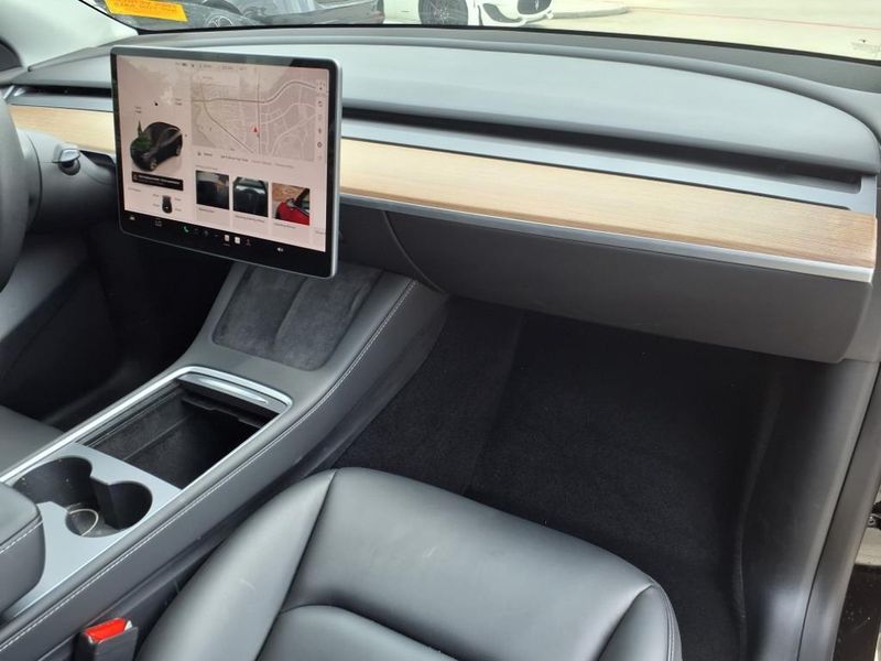 2023 Tesla Model Y Long RangeImage 8