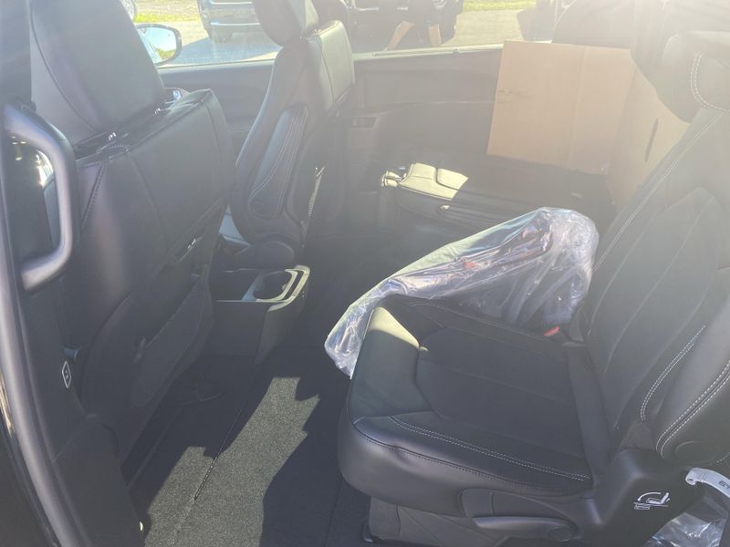 2025 Chrysler Pacifica photo 15