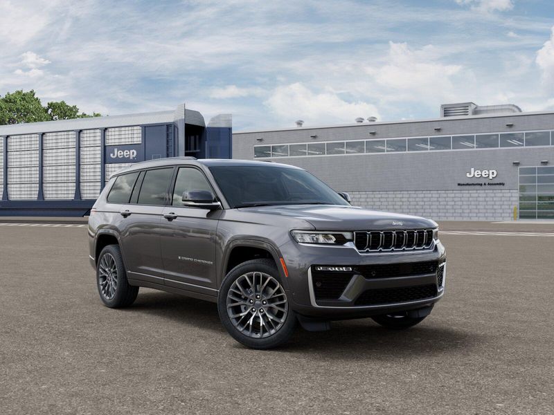 New 2026 Jeep Grand Cherokee L Summit 4x4Image 3
