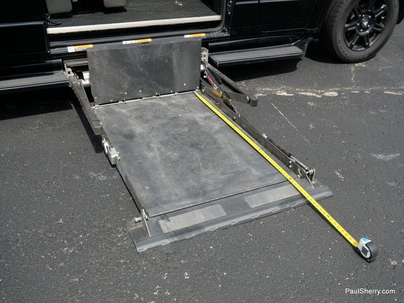 2023 RAM ProMaster 2500 Window Van High RoofImage 13