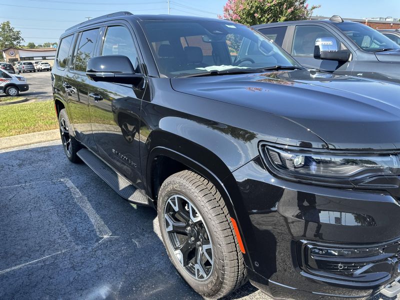 2025 Jeep Wagoneer Overland 4x4Image 4