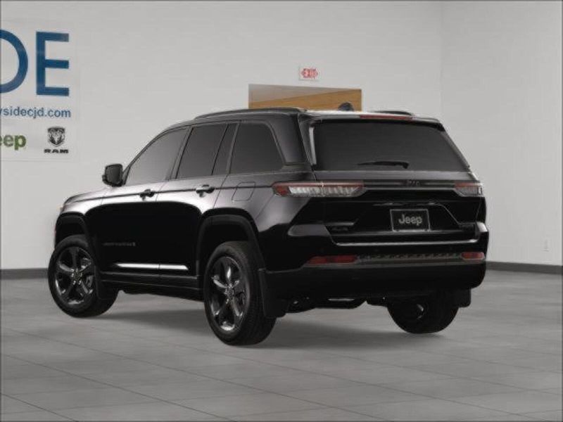 2025 Jeep Grand Cherokee Limited photo 2