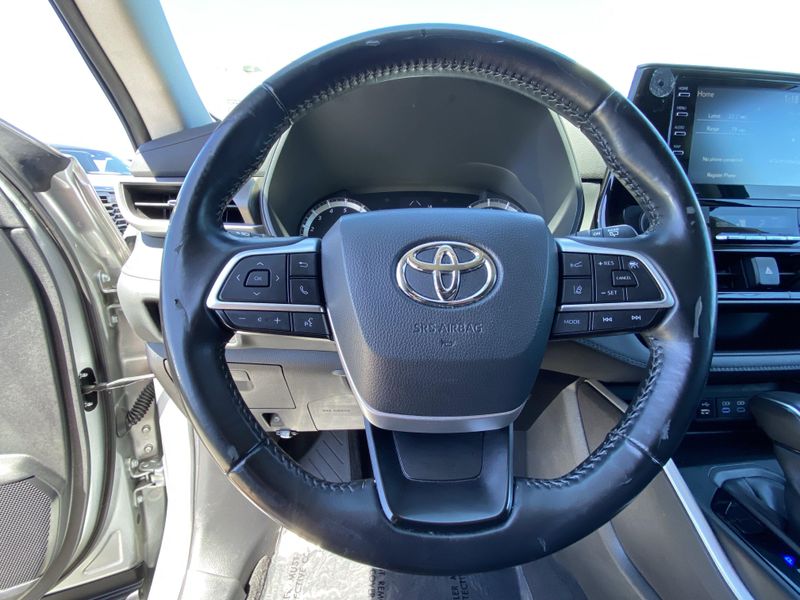 Used 2022 Toyota Highlander LEImage 26