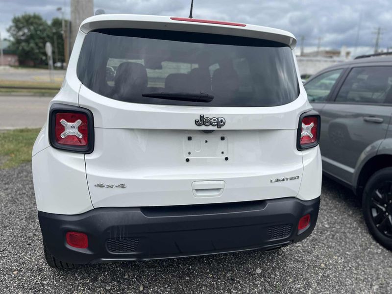 Used 2022 Jeep Renegade Image 4