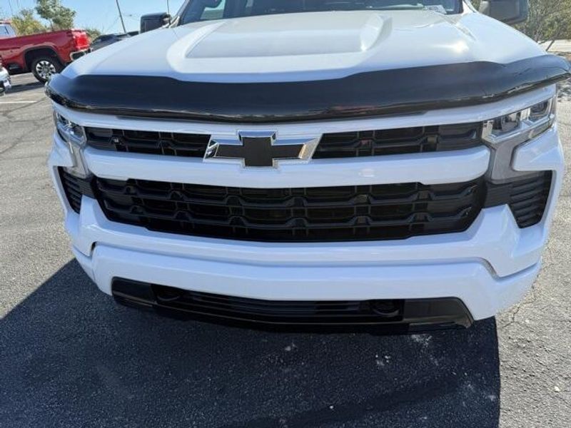 2025 Chevrolet Silverado 1500 RST photo 3