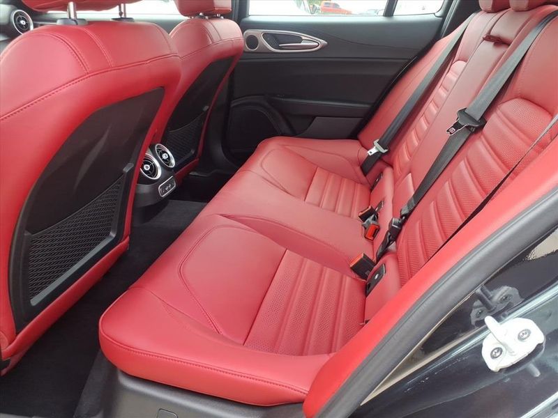 New 2025 Alfa Romeo Giulia RwdImage 10