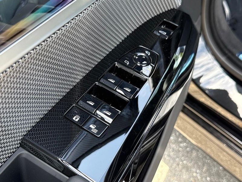 New 2026 BMW 7 Series 750e xDriveImage 17