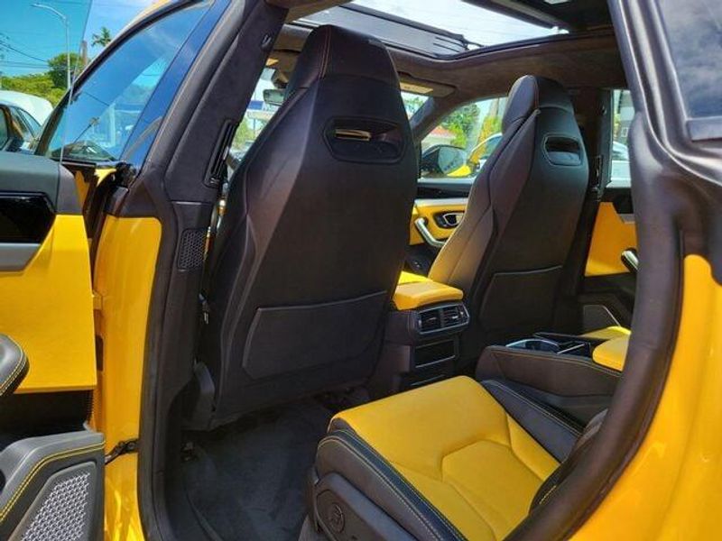 2019 Lamborghini Urus photo 11