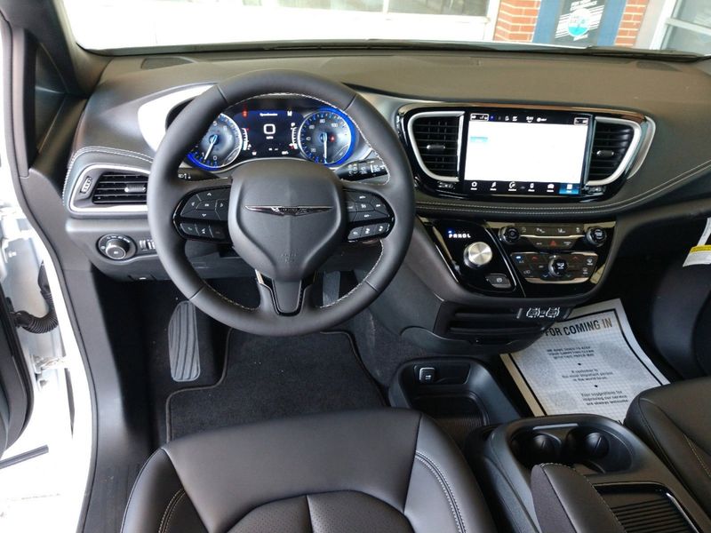 2023 Chrysler Pacifica Touring LImage 14