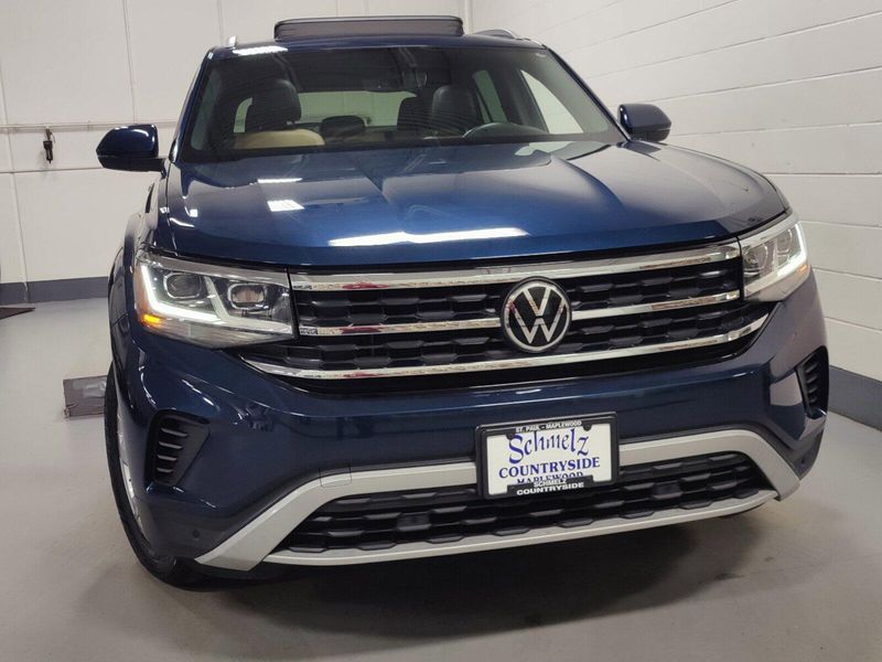 2021 Volkswagen Atlas Cross Sport V6 AWD SE w/Technology/SunroofImage 2