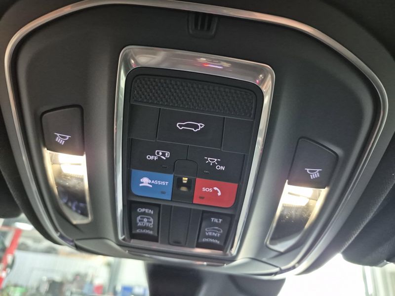 New 2025 Jeep Grand Cherokee L Altitude X 4x4Image 38