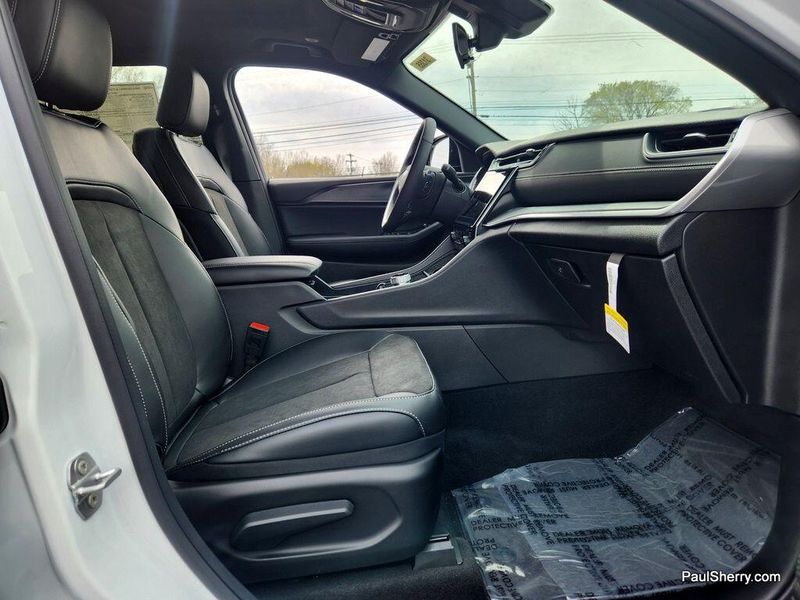 2025 Jeep Grand Cherokee L Altitude X 4x4Image 21