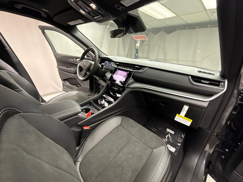 New 2025 Jeep Grand Cherokee L Altitude X 4x4Image 20