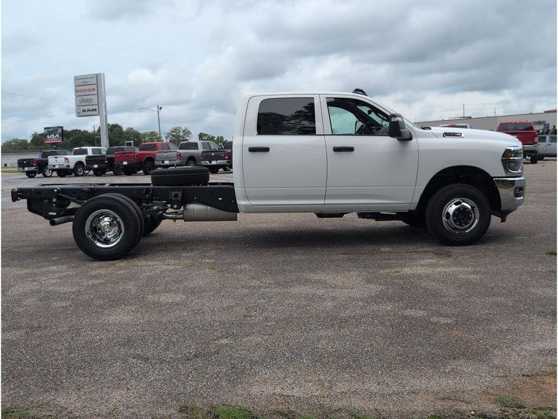 New 2026 RAM 3500 Chassis TradesmanImage 6