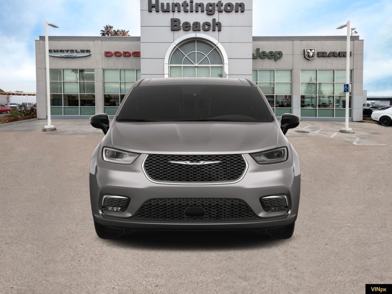 2025 Chrysler Pacifica Hybrid SelectImage 12