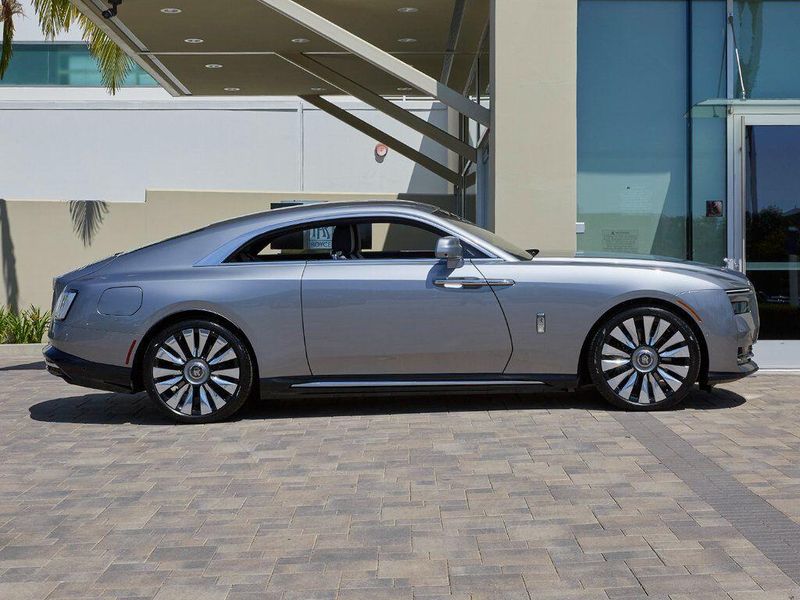 New 2025 Rolls-Royce Spectre Image 9